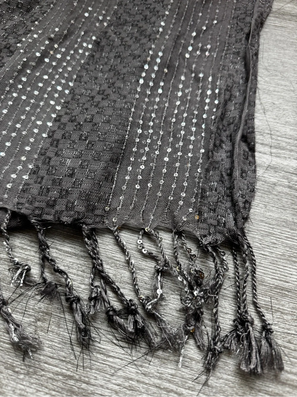 Gray Pattern Woven Sequined Polyester Scarf/Shawl 64” Fringe GUC